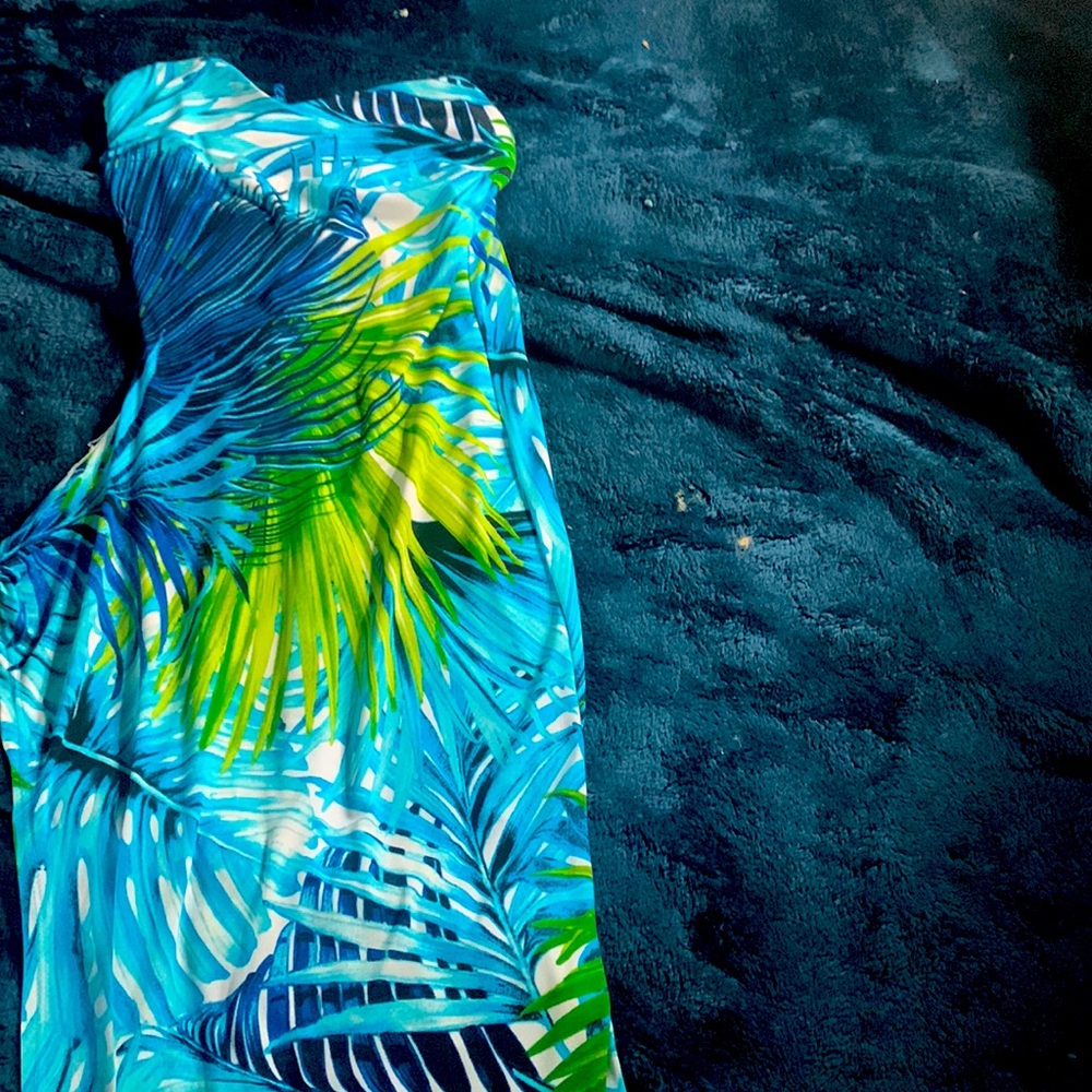 Beautiful colorful dress with hawaiian tropics on it